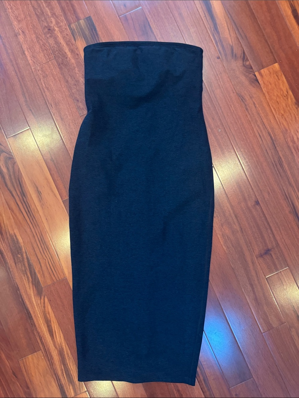 Beyond Yoga Black Strapless Midi Dress
Black space dye S